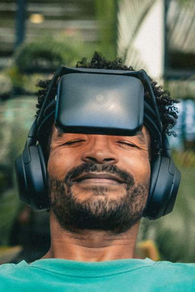 people-using-neuroVIZR6