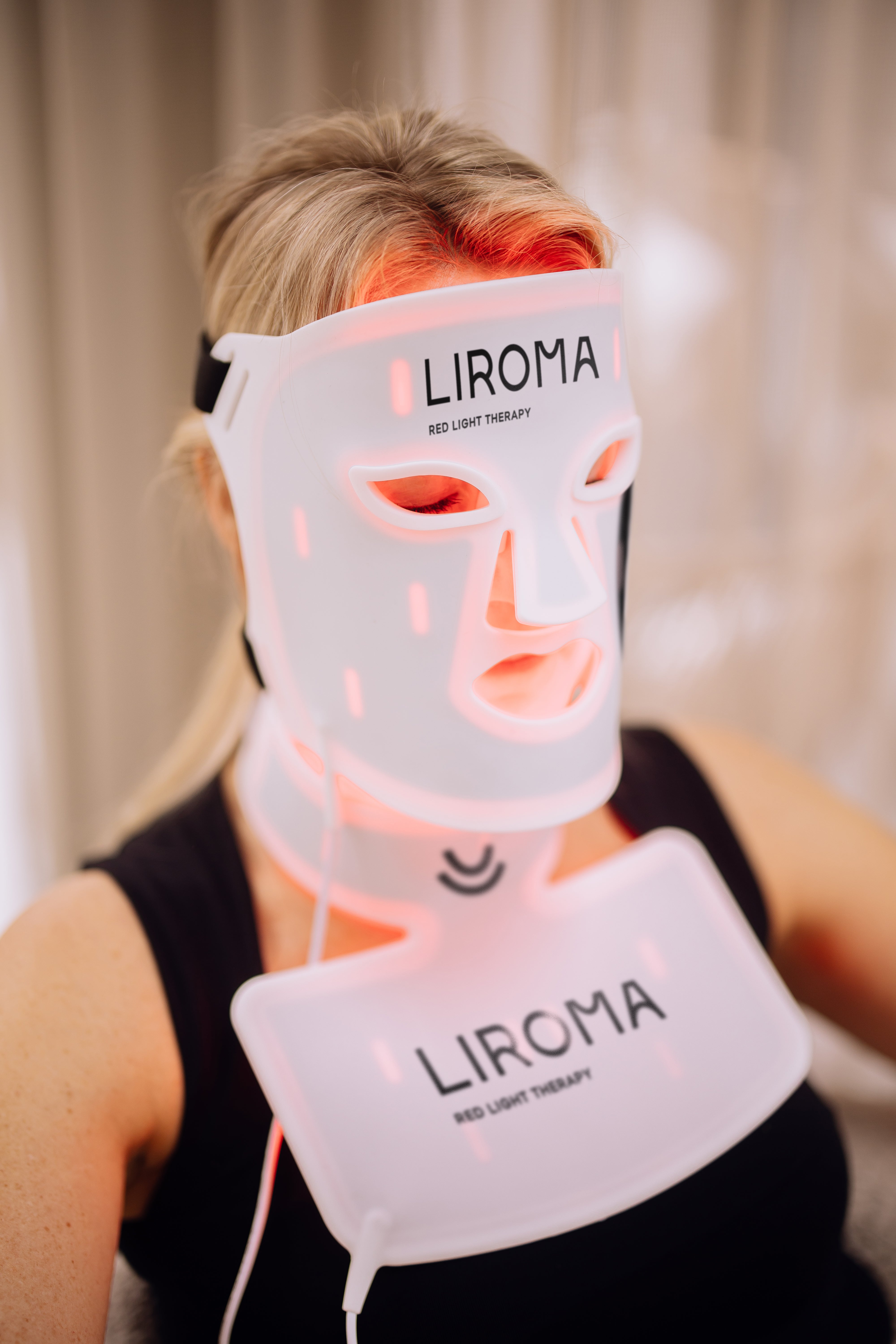 LIROMA® LED-terapeuttinen punaista valoa ja lähi-infrapunaa käyttävä kasvojen, kaulan ja dekolteen naamio 11 LIROMA® LED-terapeuttinen punaista valoa ja lähi-infrapunaa käyttävä kasvojen, kaulan ja dekolteen naamio